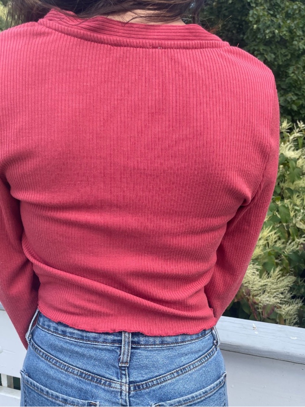 Love Tree Rose Ribbed V-Neck Button Crop Top - Picture 3 of 4